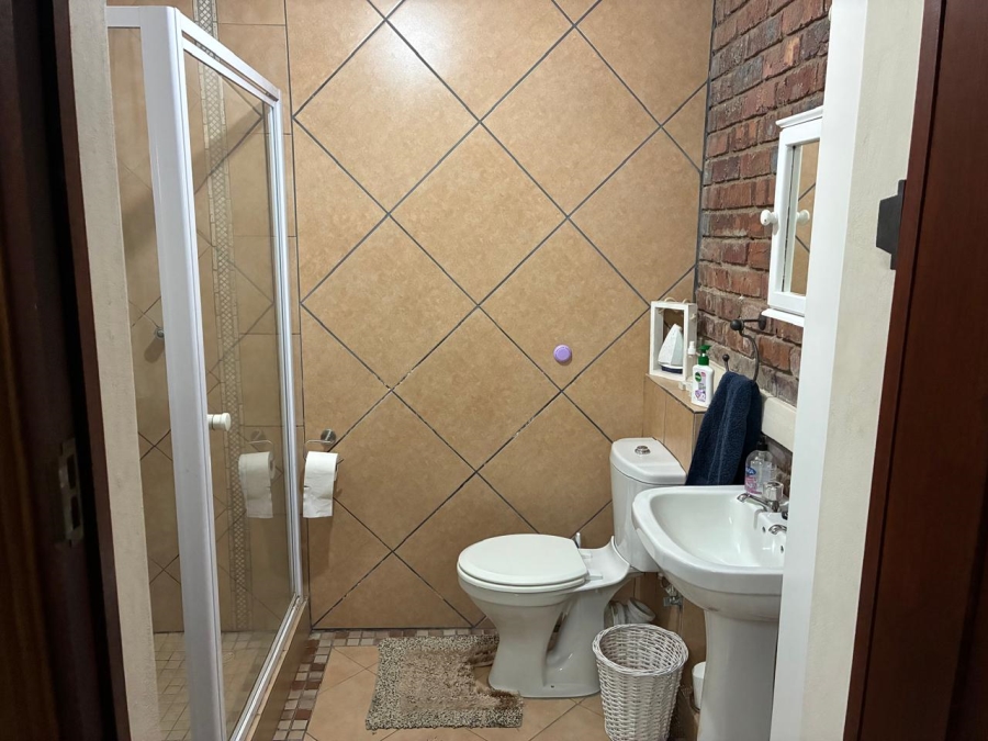 7 Bedroom Property for Sale in Heather Park Western Cape